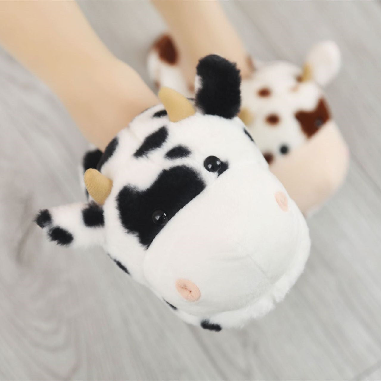 Women's Fashion Cute Cows Plush Slippers